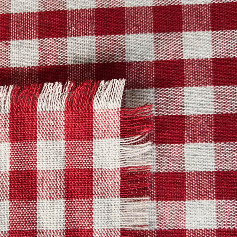 Tischläufer Rot kariert aus Stoff dekoriert | Mit Liebe